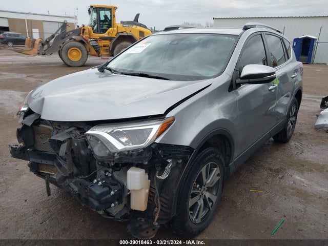 Toyota Rav4 Xle 2018 JTMWFREV0JD124667 Image 2