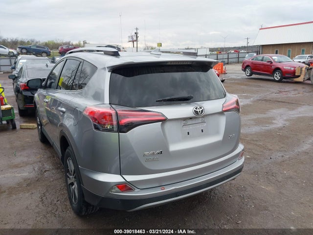 Toyota Rav4 Xle 2018 JTMWFREV0JD124667 Image 3