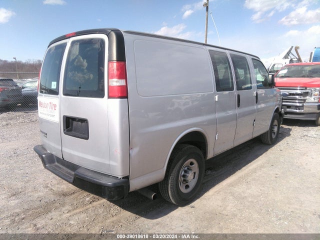 Chevrolet Express 2500 Work Van 2016 1GCWGAFF3G1277771 Image 4