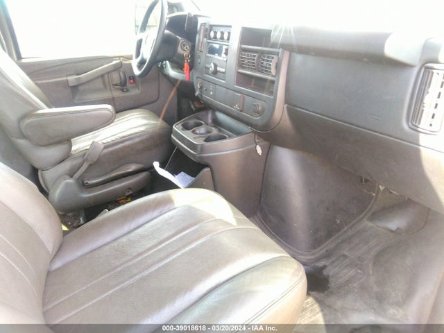 Chevrolet Express 2500 Work Van 2016 1GCWGAFF3G1277771 Image 5