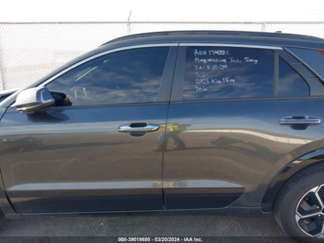 KNDCT3LE0P5066977 KIA NIRO SX