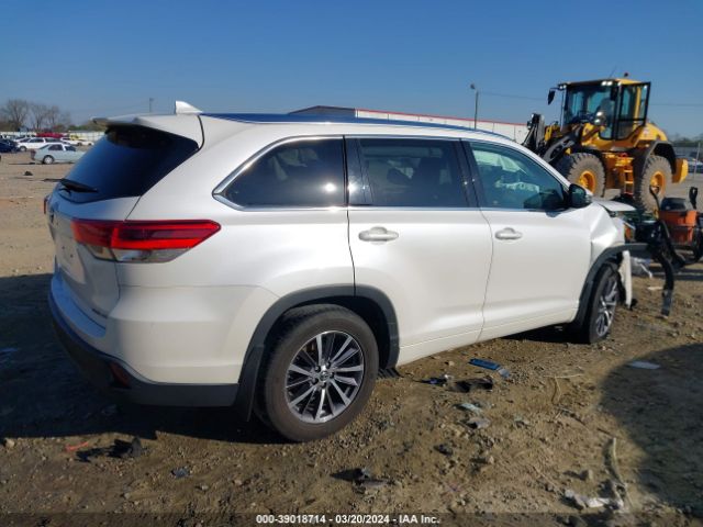 5TDJZRFH3JS827789 Toyota Highlander Xle