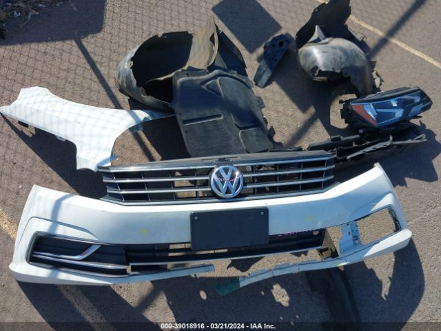 1VWAT7A39GC035753 Volkswagen Passat 1.8t S