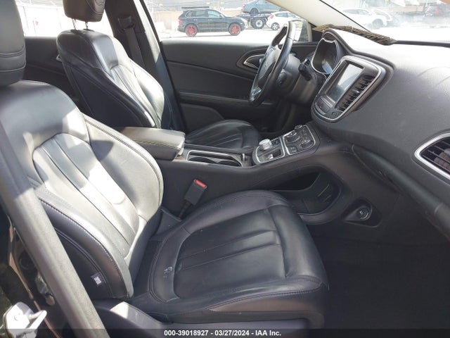 Chrysler 200 Limited Platinum 2017 1C3CCCAB7HN507048 Image 5