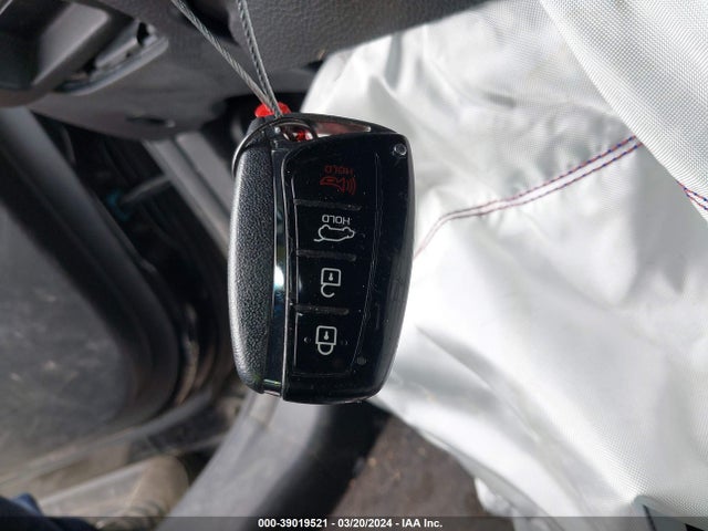 Hyundai Santa Fe Limited 2016 KM8SR4HFXGU140523 Image 11