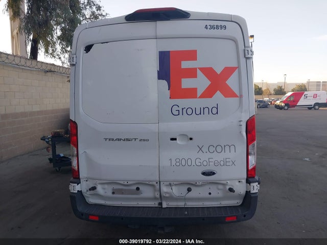 Ford Transit-250 2018 1FTYR2CG3JKA23050 Image 17