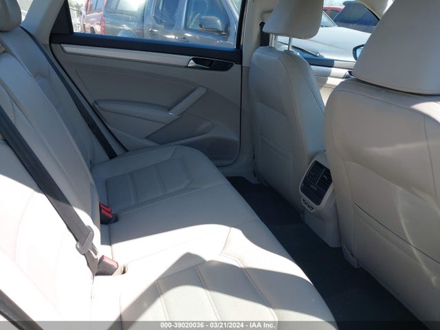 1VWLA7A30KC013888 Volkswagen Passat 2.0t Wolfsburg Edition