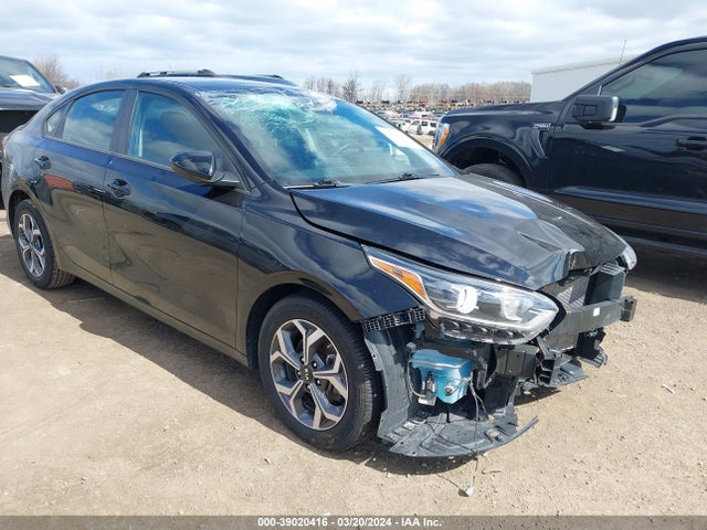 2019 3KPF24AD4KE135117 main image