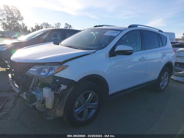 Toyota Rav4 Xle 2015 JTMWFREV9FJ059925 Image 2