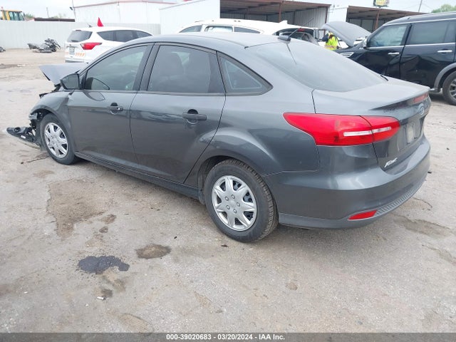 Ford FOCUS S 2018 1FADP3E27JL244064 Image 3