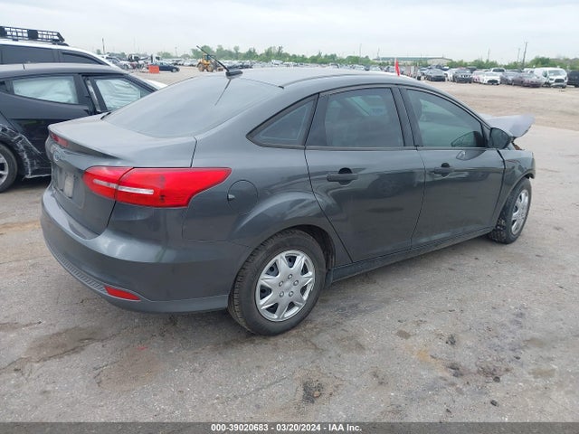 Ford FOCUS S 2018 1FADP3E27JL244064 Image 4