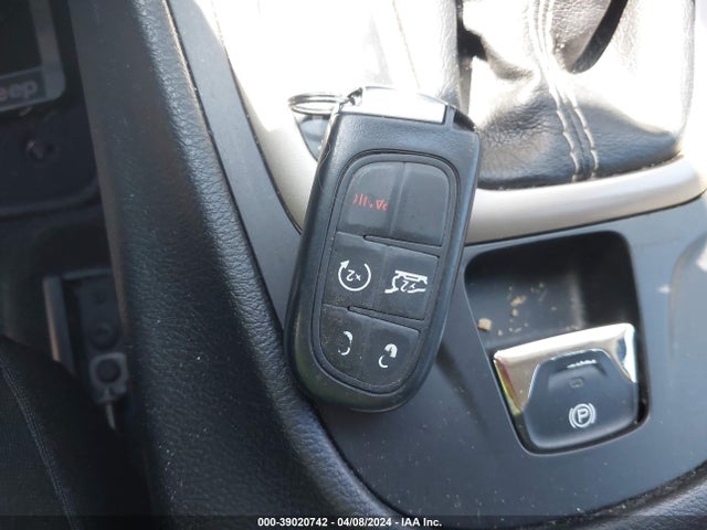 1C4PJLCB0GW107020 Jeep Cherokee Altitude