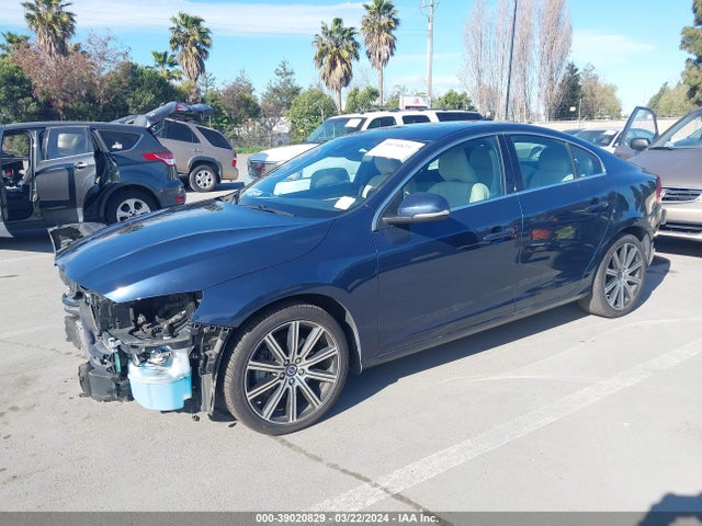 Volvo S60 T6 2015 YV149MFKXF1345587 Image 2
