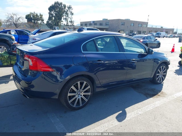 Volvo S60 T6 2015 YV149MFKXF1345587 Image 4