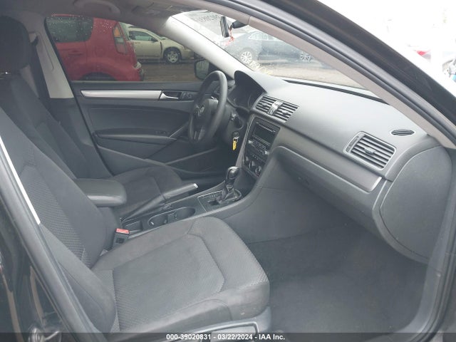 1VWAT7A31FC007346 Volkswagen Passat 1.8t S