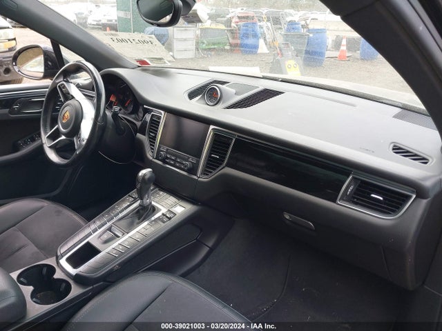 2018 PORSCHE MACAN WP1AA2A55JLB01427 Photo 4