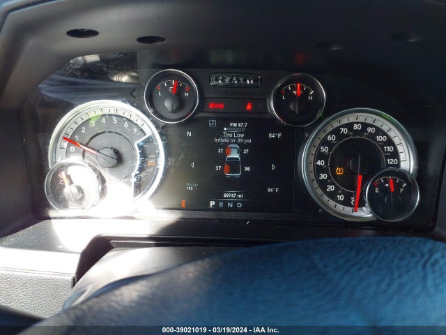 RAM 1500 Laramie  4x4 5'7 Box 2018 1C6RR7NG7JS306332 Image 7