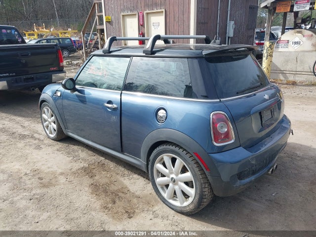 2010 MINI COOPER S WMWMF7C52ATX43739 Photo 2
