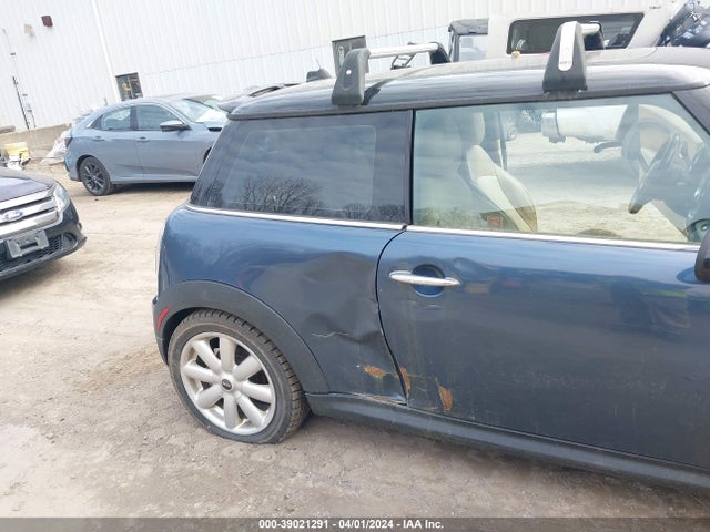 2010 MINI COOPER S WMWMF7C52ATX43739 Photo 5