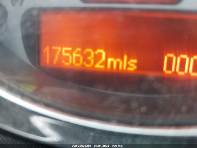 2010 MINI COOPER S WMWMF7C52ATX43739 Photo 6