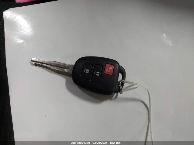 Toyota RAV4 LE 2017 JTMBFREV9HJ146287 Image 11