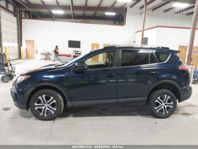Toyota RAV4 LE 2017 JTMBFREV9HJ146287 Image 14
