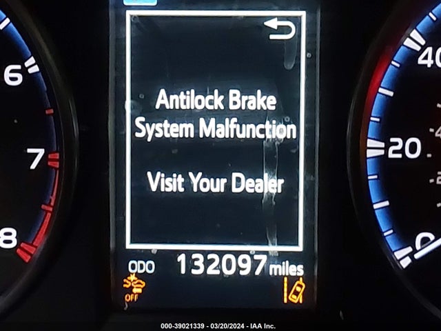 Toyota RAV4 LE 2017 JTMBFREV9HJ146287 Image 15