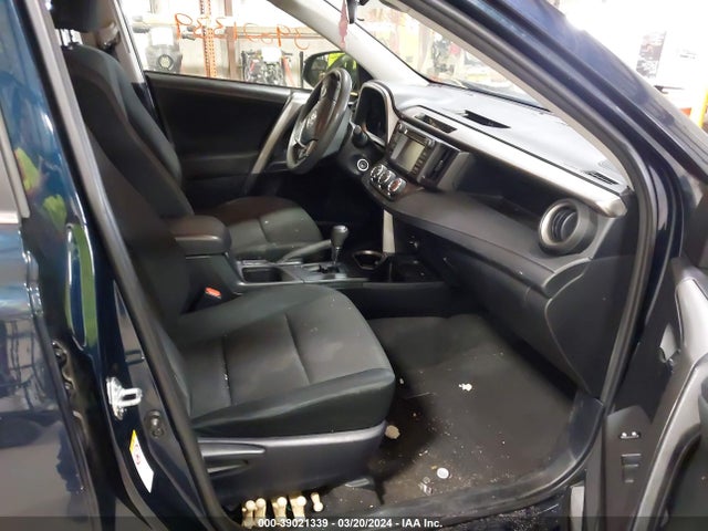 Toyota RAV4 LE 2017 JTMBFREV9HJ146287 Image 5
