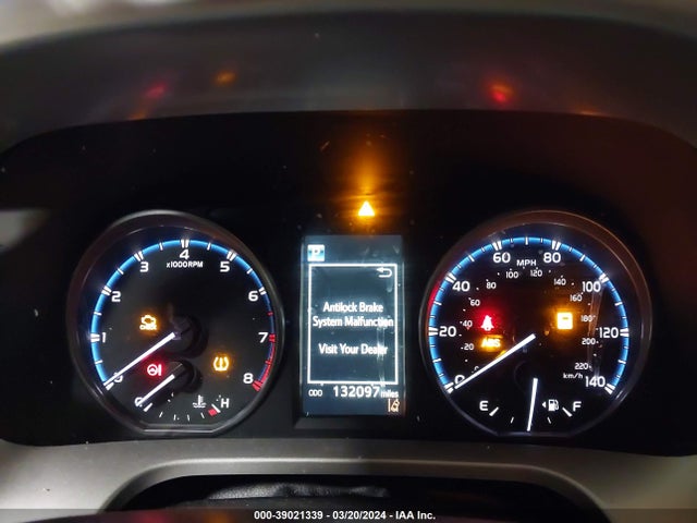 Toyota RAV4 LE 2017 JTMBFREV9HJ146287 Image 7
