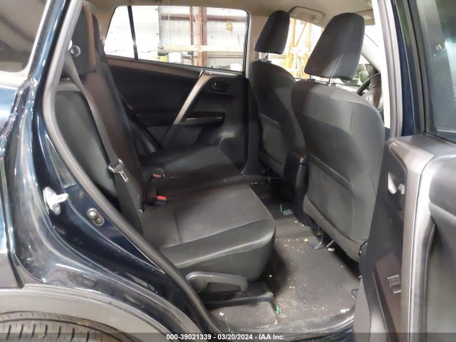 Toyota RAV4 LE 2017 JTMBFREV9HJ146287 Image 8