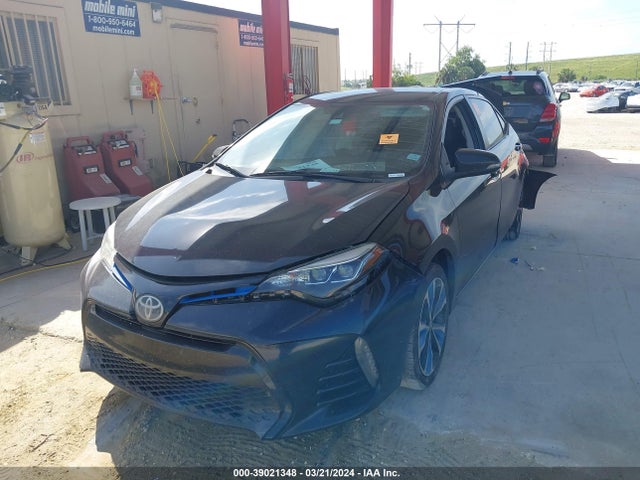 Toyota COROLLA SE 2018 5YFBURHE5JP769389 Image 2