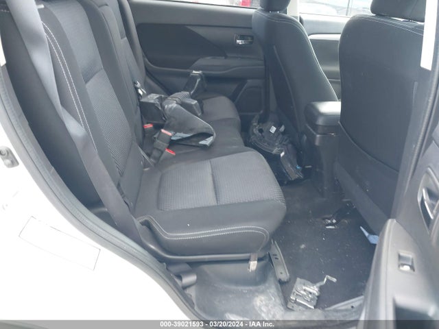JA4AD3A33HZ023325 Mitsubishi Outlander Se
