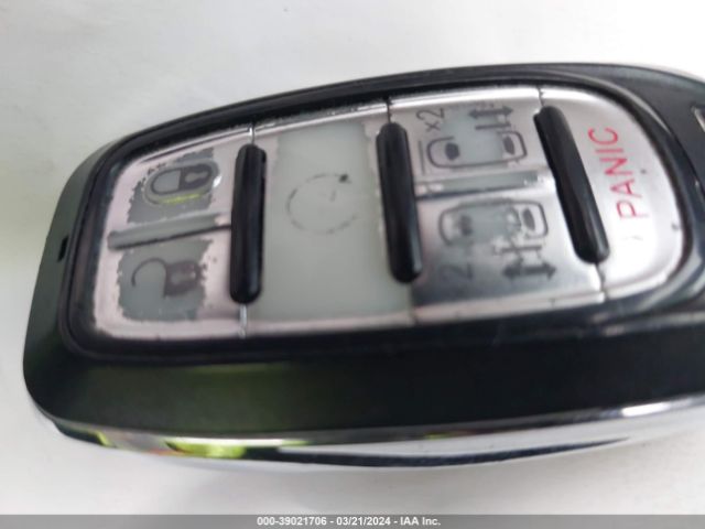 2C4RC1DG8LR266002 Chrysler Voyager Lxi