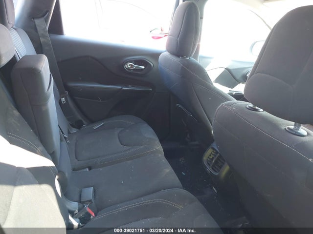 1C4PJLCB1HW511204 Jeep Cherokee Latitude Fwd