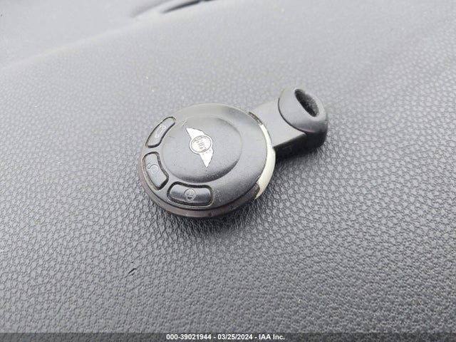 2009 MINI COOPER CLUBMAN WMWML33579TP97681 Photo 10