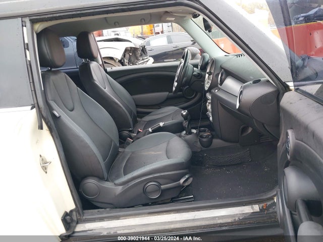 2009 MINI COOPER CLUBMAN WMWML33579TP97681 Photo 4