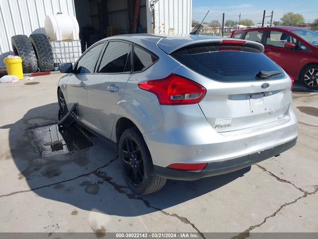 Ford FOCUS SE 2016 1FADP3K21GL299073 Image 3