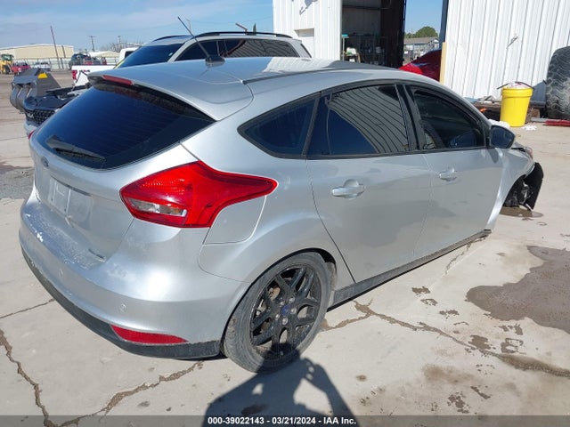 Ford FOCUS SE 2016 1FADP3K21GL299073 Image 4