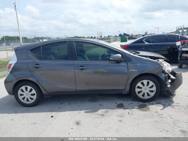 Toyota Prius C One 2014 JTDKDTB32E1559895 Image 13