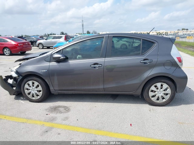 Toyota Prius C One 2014 JTDKDTB32E1559895 Image 14
