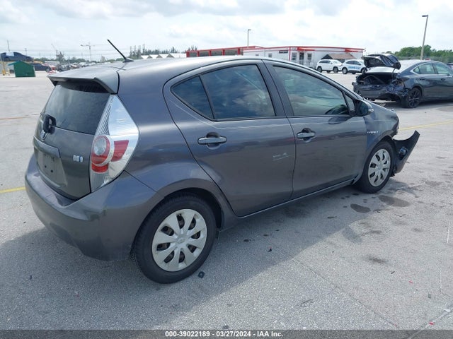 Toyota Prius C One 2014 JTDKDTB32E1559895 Image 4
