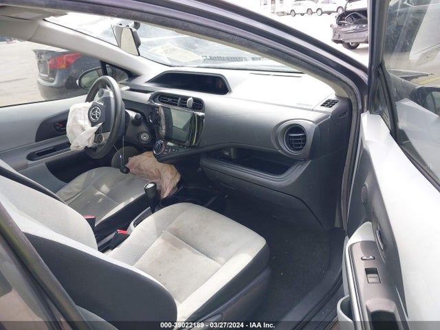 Toyota Prius C One 2014 JTDKDTB32E1559895 Image 5