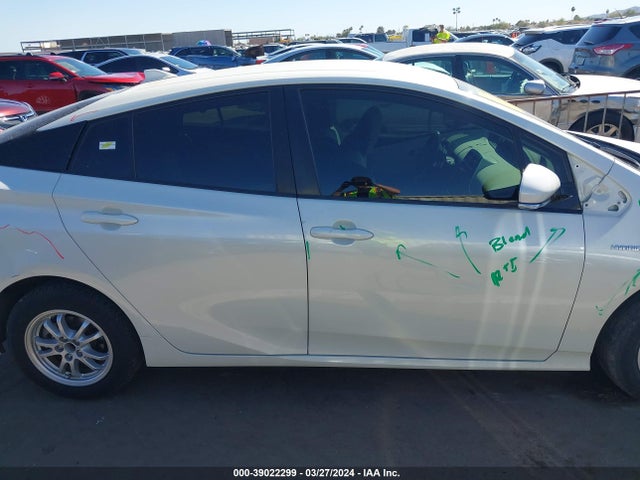 Toyota Prius Three 2017 JTDKARFU9H3531017 Image 13