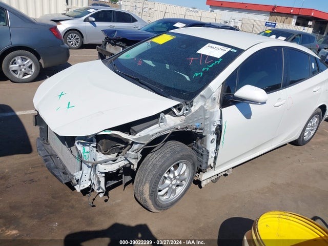 Toyota Prius Three 2017 JTDKARFU9H3531017 Image 2