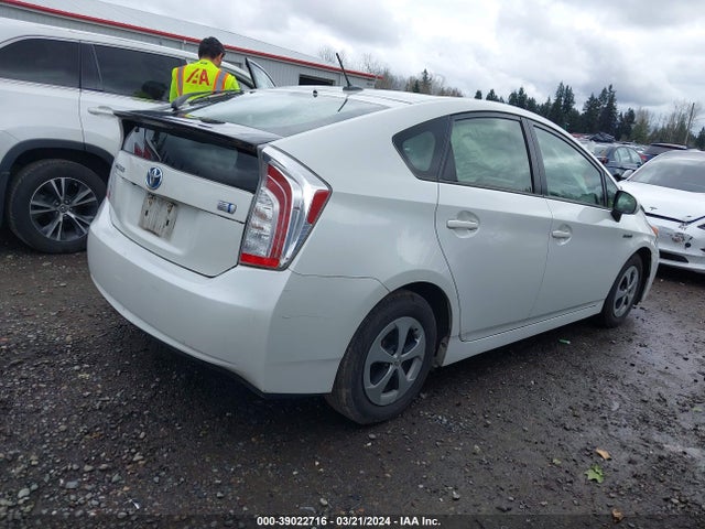Toyota Prius Three 2015 JTDKN3DU1F1888091 Image 4