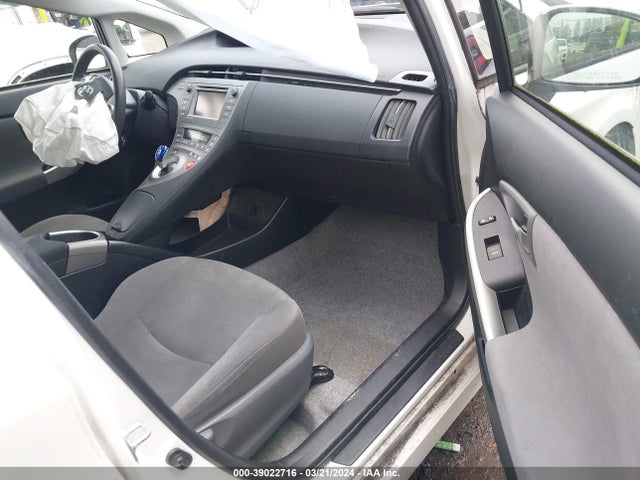 Toyota Prius Three 2015 JTDKN3DU1F1888091 Image 5