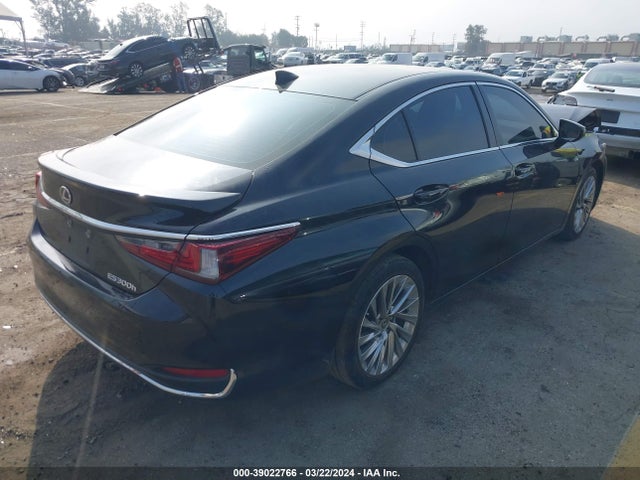 58AEA1C12PU027771 Lexus Es 300h Luxury