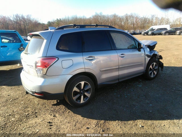 Subaru Forester 2.5i Premium 2017 JF2SJAEC9HH555025 Image 4
