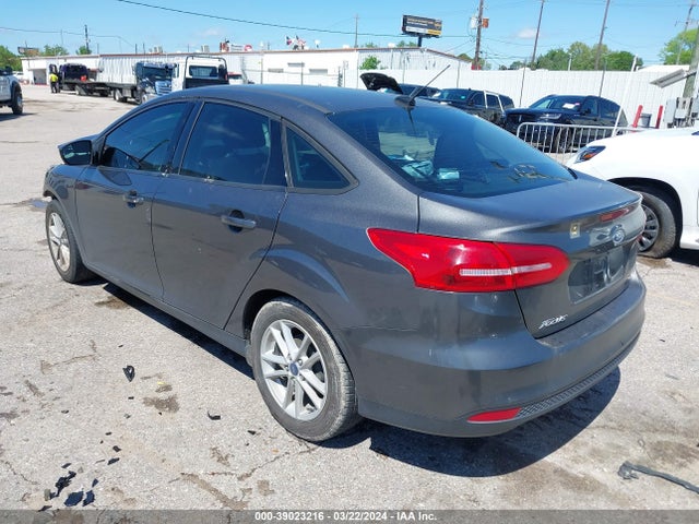 Ford FOCUS SE 2018 1FADP3F24JL259152 Image 3