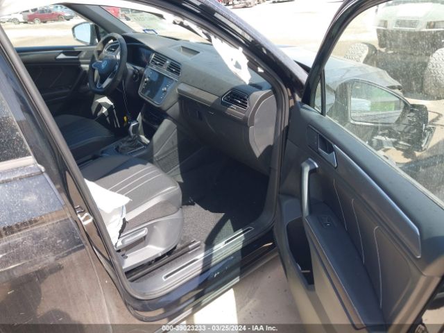 3VVCB7AX8PM122593 Volkswagen Tiguan 2.0t Se R-line Black